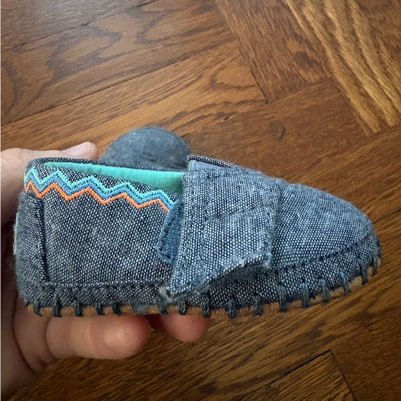 TOMS Embroidered Chambray Infant Shoes - Picture 1 of 4